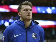 独行侠后卫东契奇成为比赛中的关注焦点