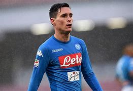 包含意甲豪门那不勒斯险胜佛罗伦萨，冲击前四的词条