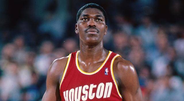 关于非洲新生代球星崭露头角，引领球队迈向辉煌的信息