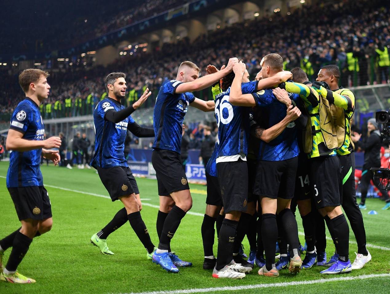 意甲强队国际米兰签下新锋线球员，增强实力