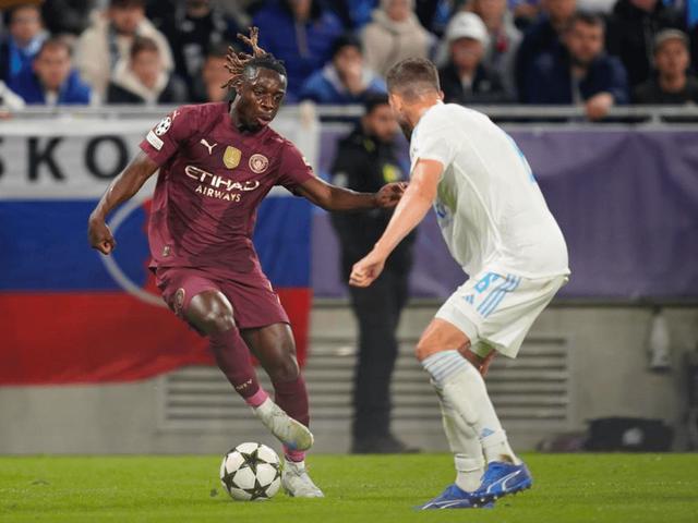 曼联主场大捷，球员赛后激动庆祝胜利，来自还是世界已经公司.的简单介绍